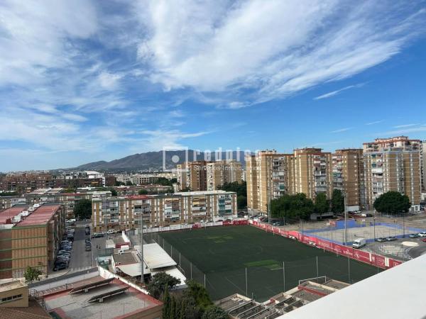 Venta de piso en Piso en Los Guindos - Parque Mediterráneo - Santa Paula, Málaga, Málaga
thumbnail 2