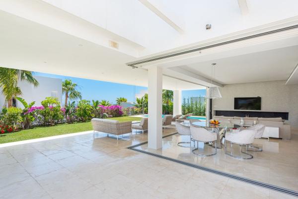 Chalet adosado en Calle Iroko, Rio Real, Marbella photo 4