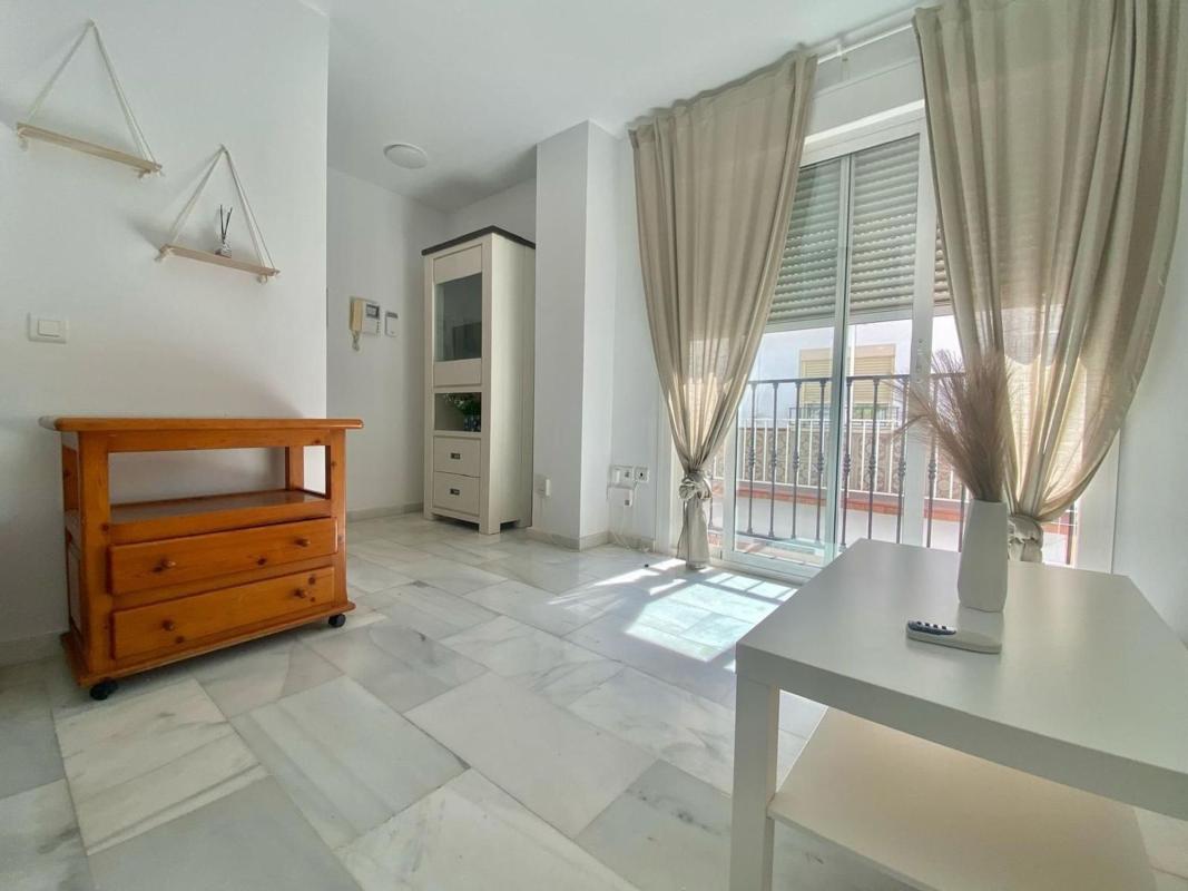 Продажа квартиры на Piso en Calle Teba, Los Pacos, Fuengirola, Фуэнхирола
photo 2