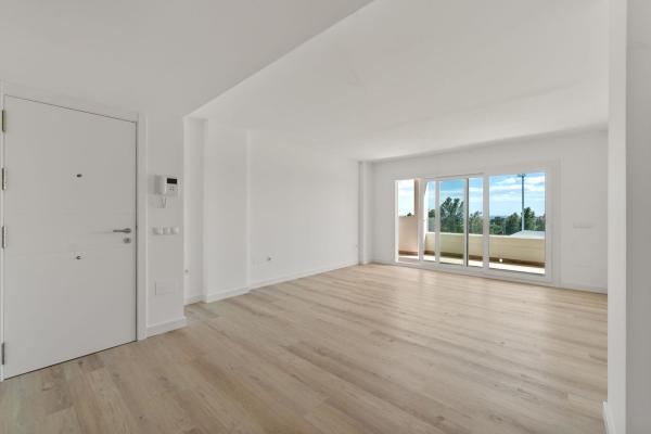 Sale of flat in Piso en Calle miguel debiles, Rodeo Alto-Guadaiza-La Campana, Marbella, Marbella
thumbnail 3