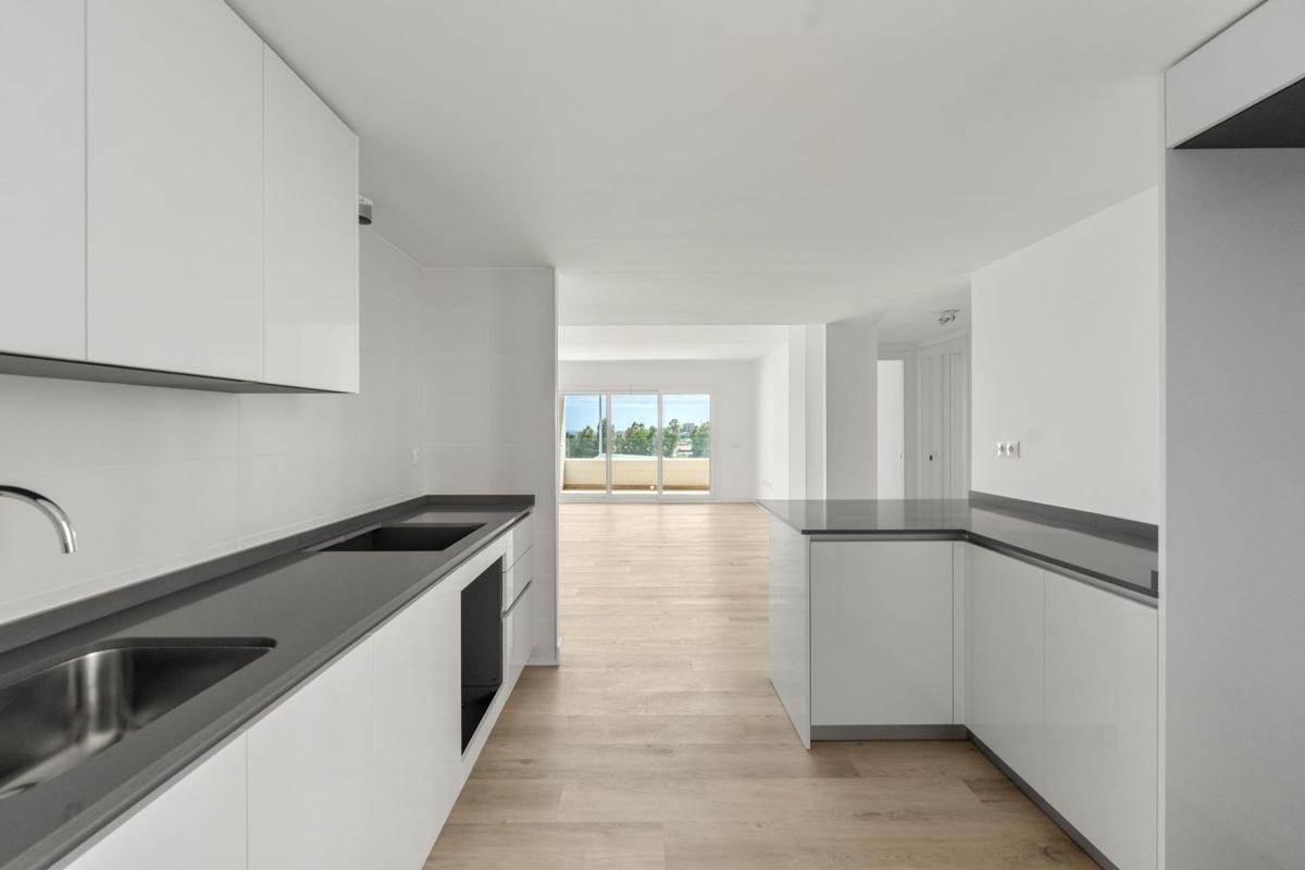 Продажа квартиры на Piso en Calle miguel debiles, Rodeo Alto-Guadaiza-La Campana, Marbella, Марбелла
 photo 5