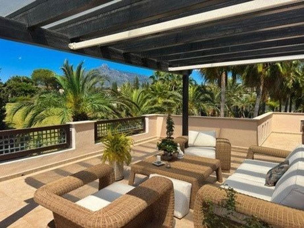 Sprzedaż poddasza w Ático en Calle de las Adelfas, 17, Nueva Andalucía, Marbella, Marbella photo 1