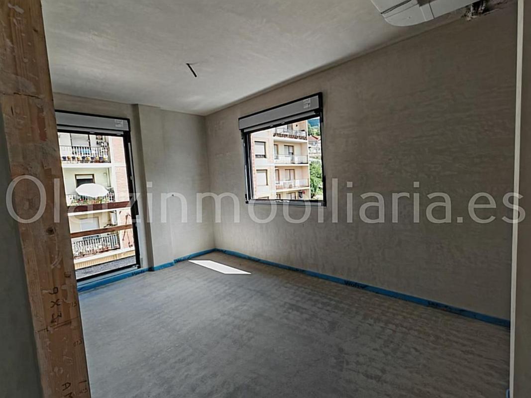 Venta de piso en Piso en Calle Maestra Consuelo Robredo, 1, Zalla, Zalla
photo 2