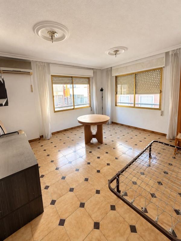 Sale of apartment in Piso en Calle de Martínez de Velasco, Carolinas Bajas, Alicante / Alacant, Alicante
photo 1