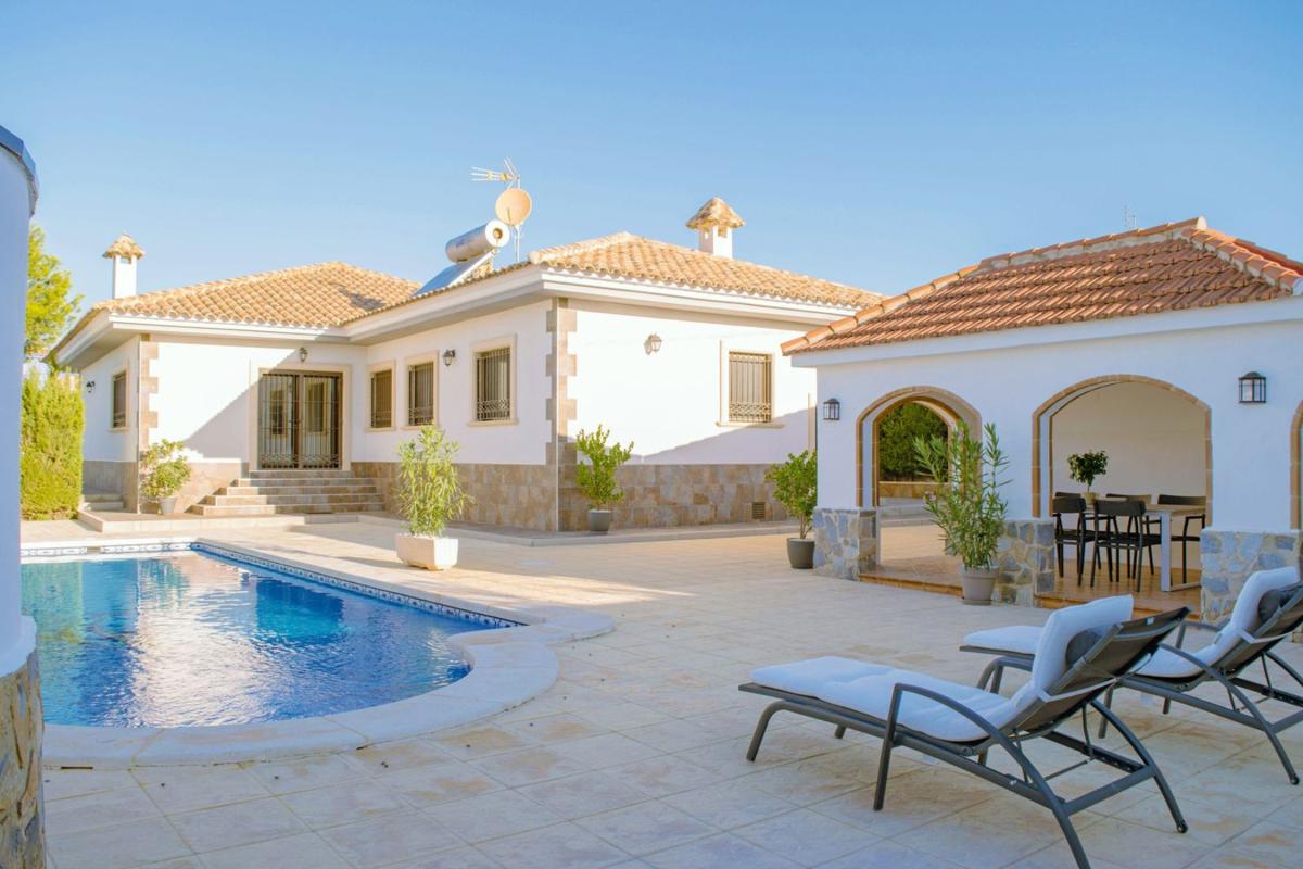 Propiedades en venta y alquiler en España photo 1