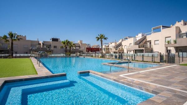 Chalet adosado en Calle Gines Saura Sanchez, Parque Acuático - Sector 25, Torrevieja thumbnail 2