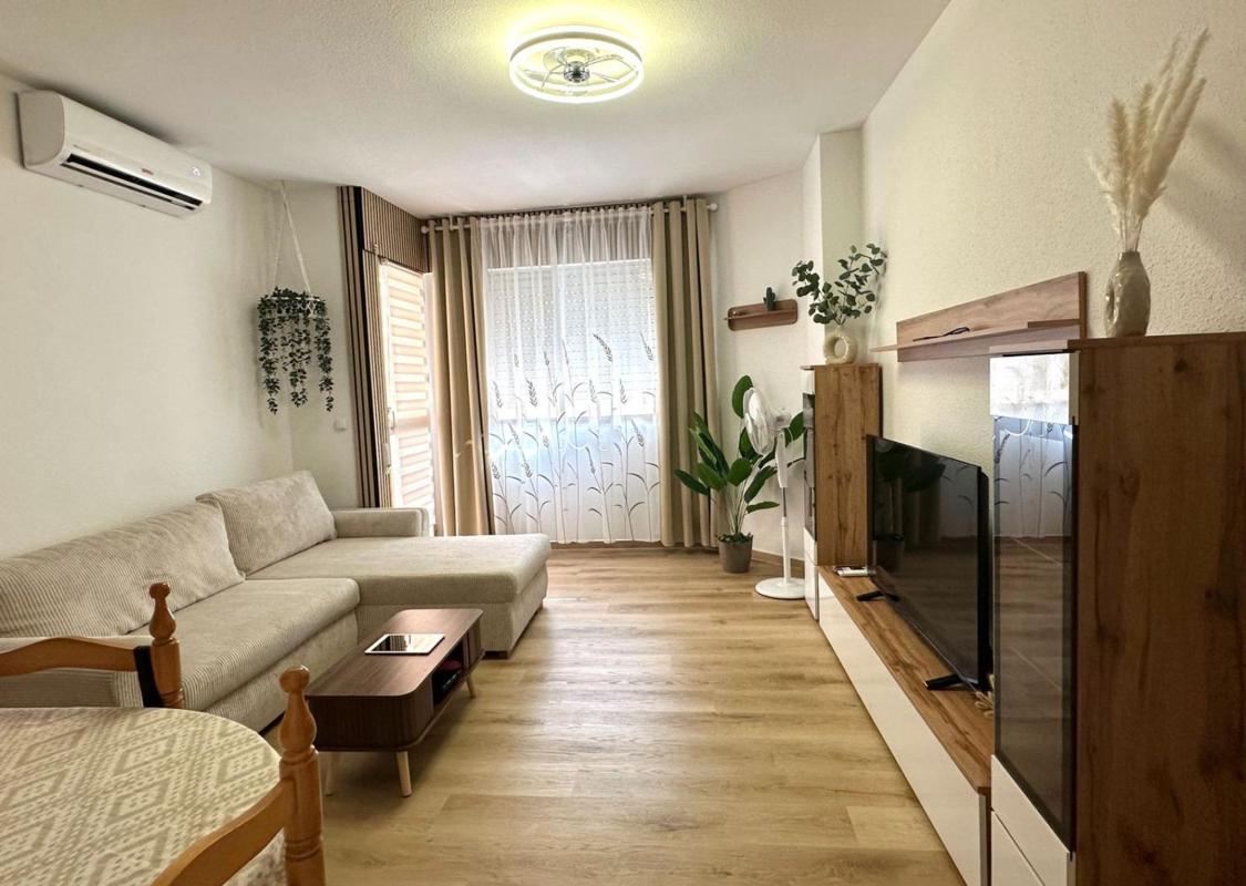 Venta de piso en Piso en Calle Fuensanta, 28, Las Piscinas Naturales, Torrevieja, Torrevieja
photo 1