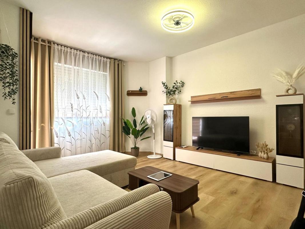 Venta de piso en Piso en Calle Fuensanta, 28, Las Piscinas Naturales, Torrevieja, Torrevieja
photo 3