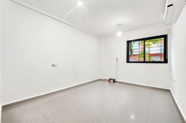 Sprzedaż mieszkania w Piso en Avenida Barcelona, 10, Centro, San Vicente del Raspeig, San Vicente del Raspeig
photo 1