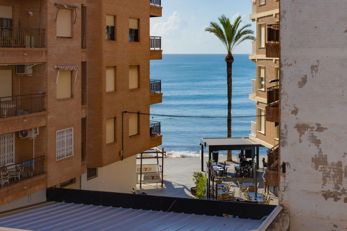 Venta de piso en Piso en Ramon y Cajal, 25, Las Piscinas Naturales, Torrevieja, Torrevieja
photo 3