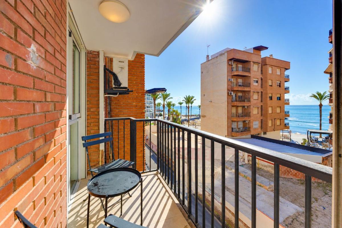 Venta de piso en Piso en Ramon y Cajal, 25, Las Piscinas Naturales, Torrevieja, Torrevieja
photo 5