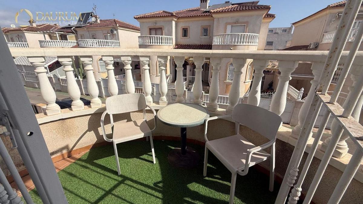 Venta de piso en Piso en Calle Maria San Gil Noain, Parque Acuático - Sector 25, Torrevieja, Torrevieja
 photo 2
