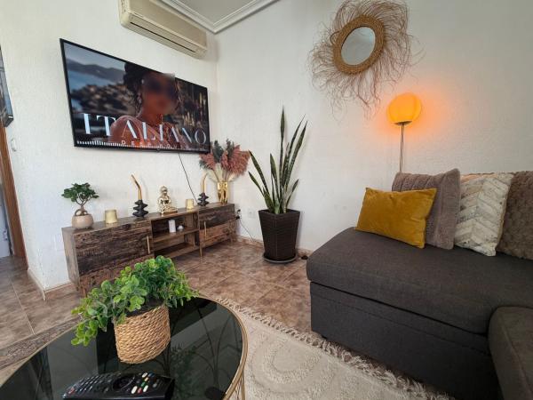 Chalet pareado en Calle Leman, 5, Zona Lago - Los Almendros, Orihuela thumbnail 2