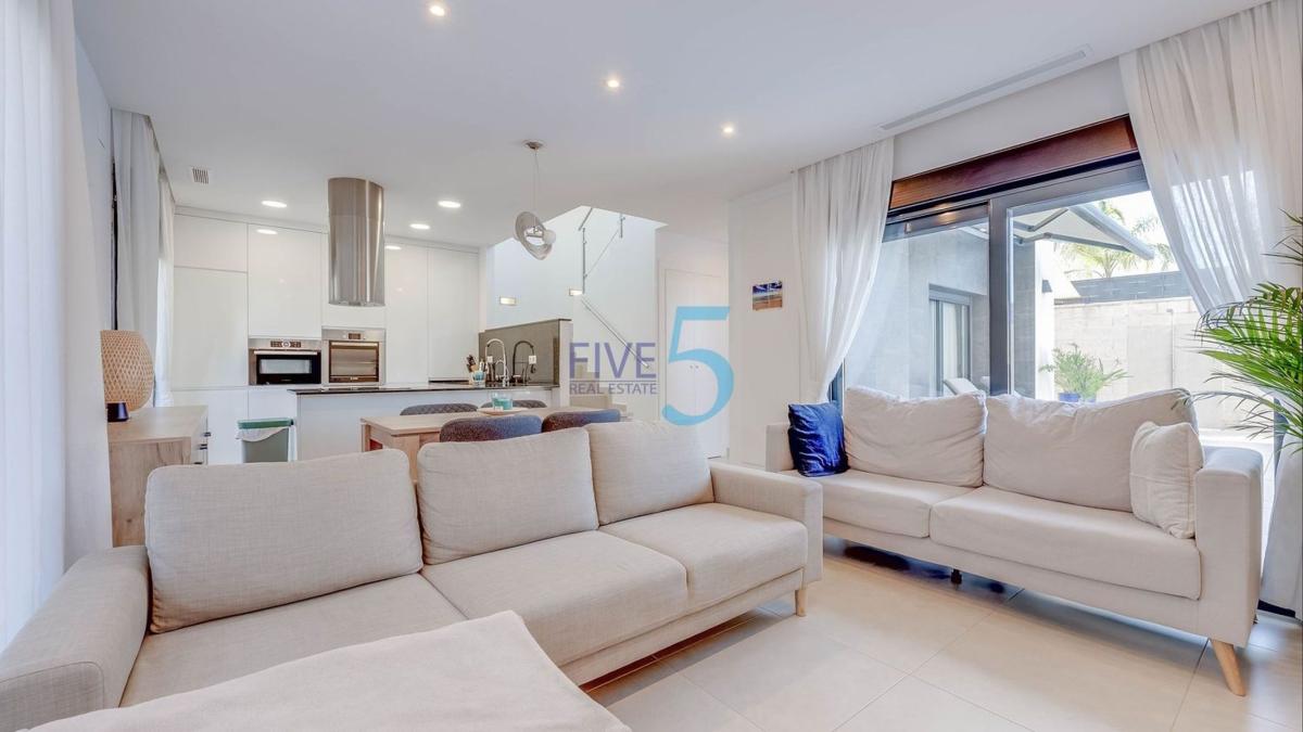 Продажа отдельного шале в  Casa o chalet en Benijofar, Бенихофар photo 5