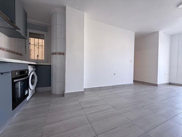 Sale of flat in Piso en Calle Galeón, Avenida Habaneras - Curva de Palangre, Torrevieja, Torrevieja
thumbnail 2