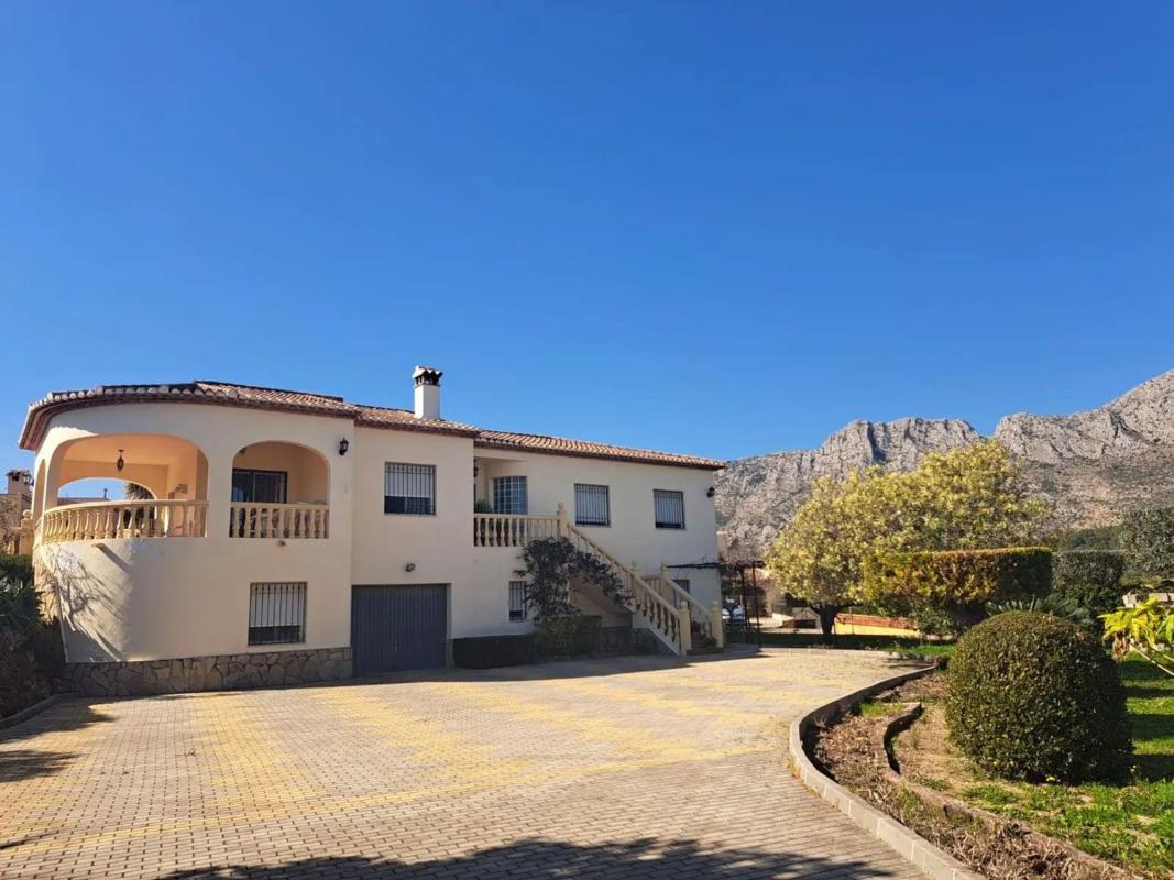 Properties for sale and rent in Spain photo 2
