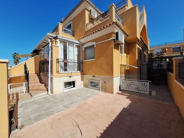 Casa o chalet independiente en Calle Miguel Angel Blanco Garrido, Parque Acuático - Sector 25, Torrevieja thumbnail 3