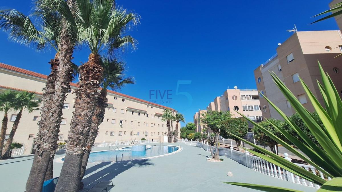 Sprzedaż niezależnego domku jednorodzinnego w  Casa o chalet en La Siesta - El Salado - Torreta, Torrevieja, Torrevieja photo 4