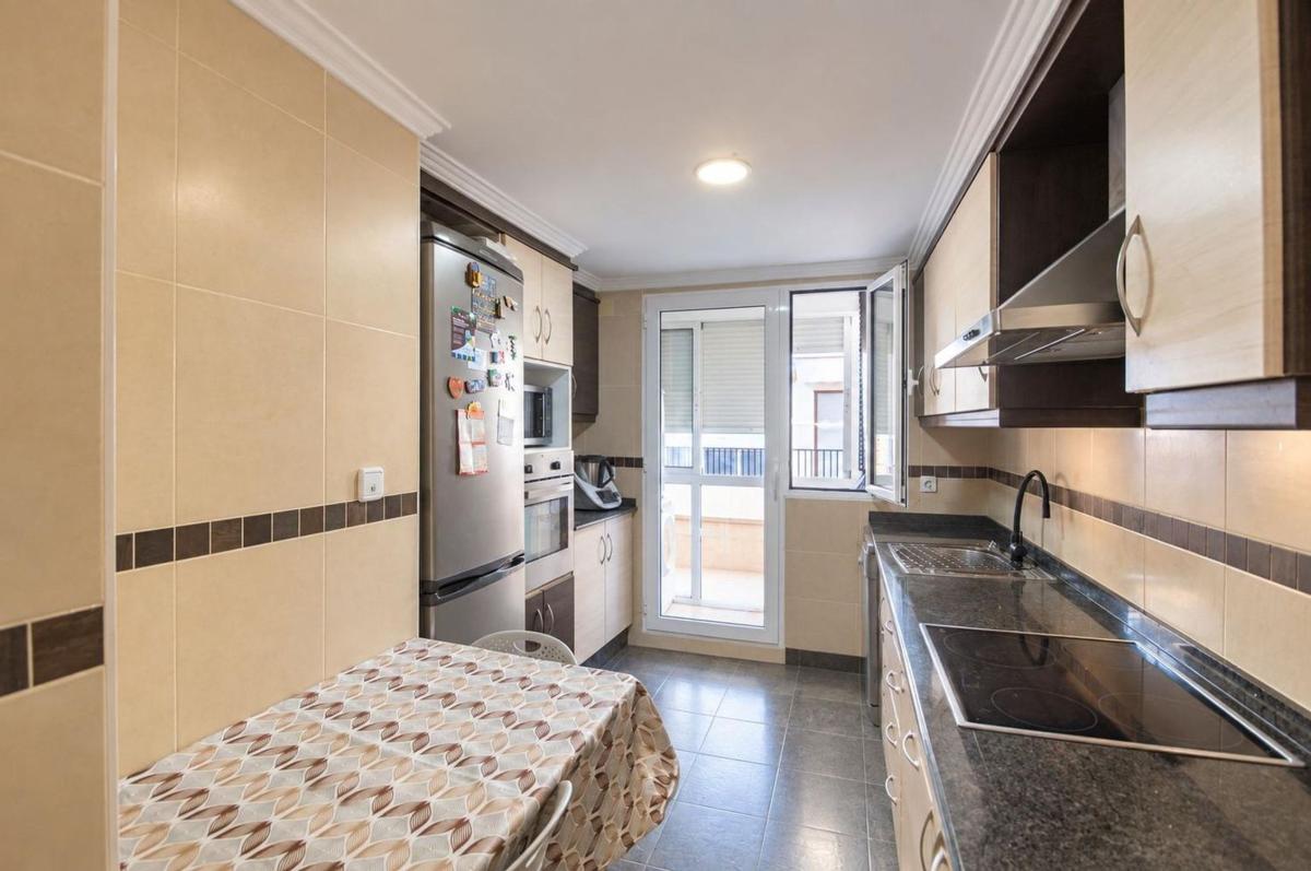 Продажа квартиры на Piso en Calle Donoso Cortés, 92, Fraternidad, Elda, Эльда
photo 2