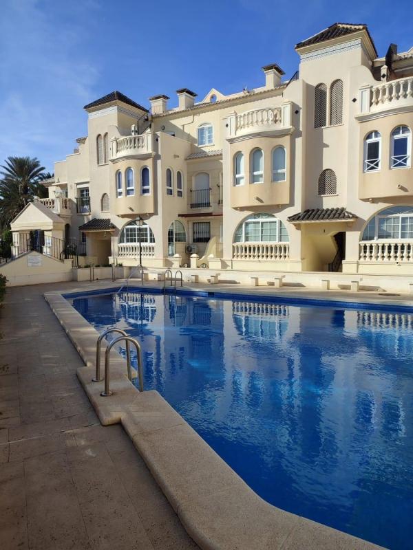 Venta de piso en Piso en Calle Rhabindranath Tagore, 6, Zona los Frutales, Torrevieja, Torrevieja
photo 1