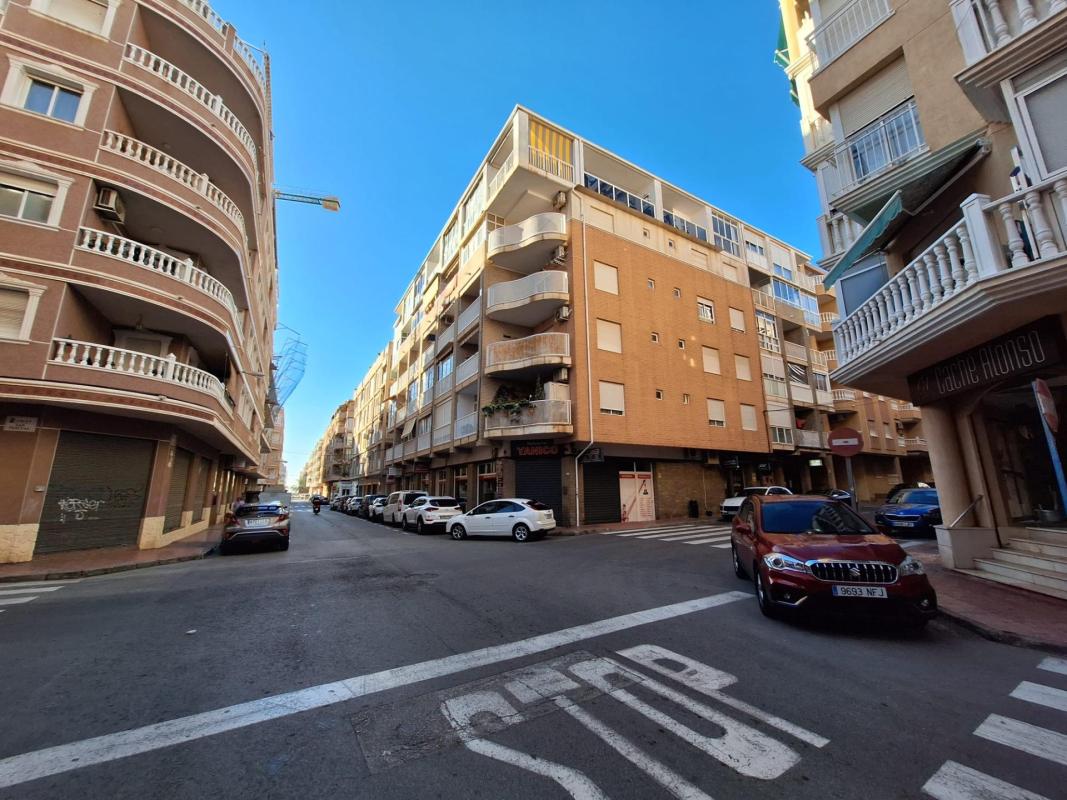Sprzedaż poddasza w Calle San Pascual, Torrevieja photo 1