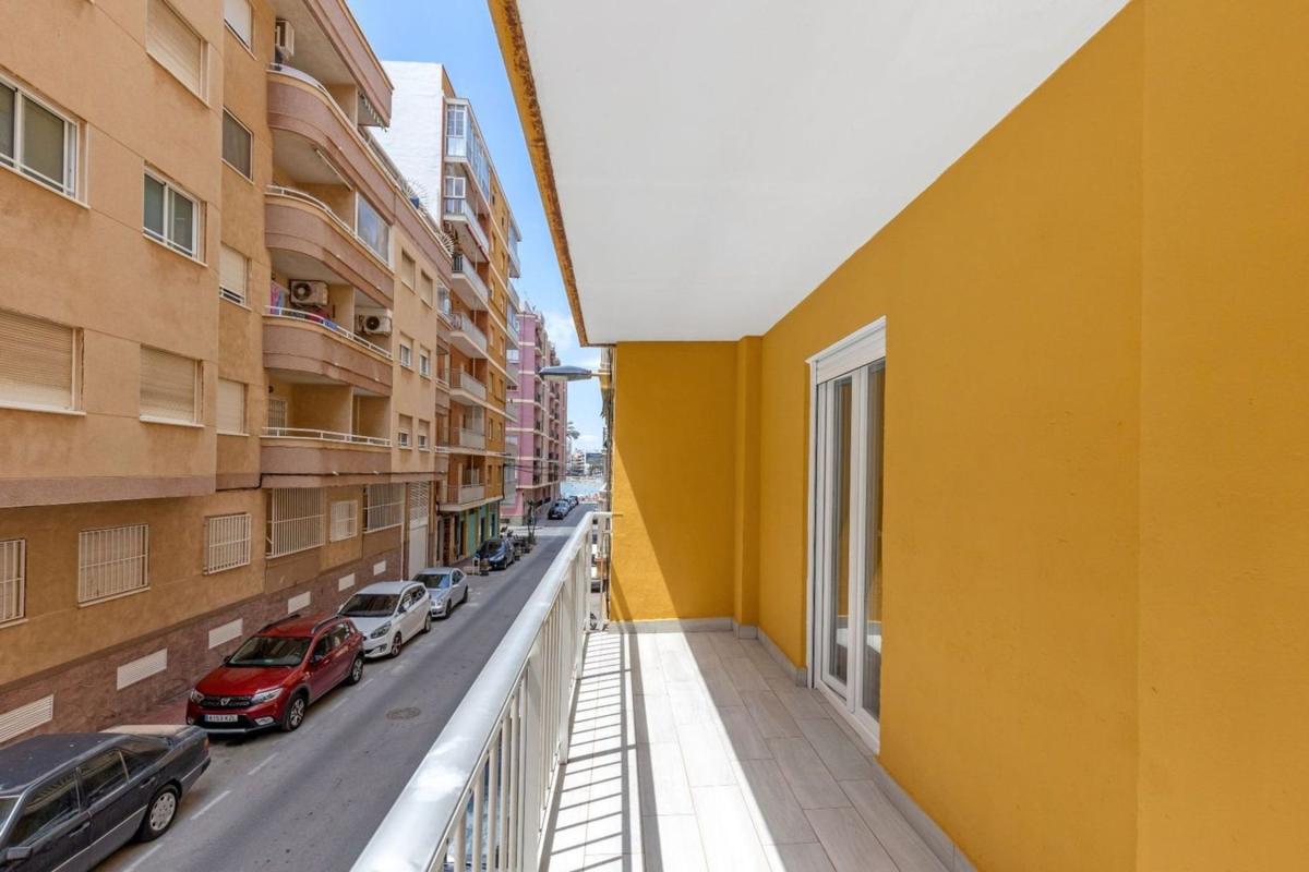 Venta de piso en Piso en Calle Goleta, Playa del Cura, Torrevieja, Torrevieja
photo 2