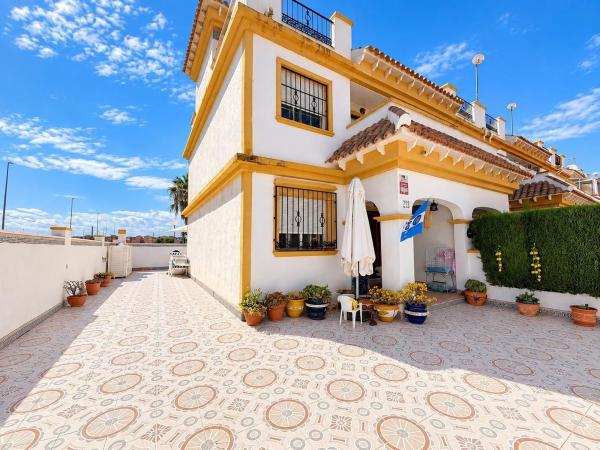 Chalet adosado en Calle Golondrina, 1, La Siesta - El Salado - Torreta, Torrevieja photo 1