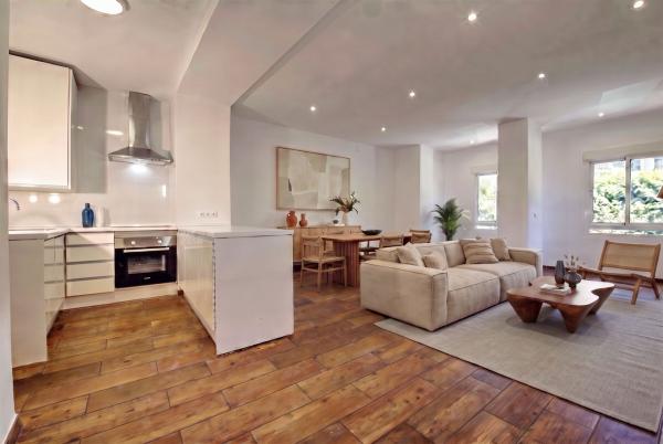 Venta de piso en Piso en Plaza Navarro Rodrigo, 13, Benalúa, Alicante / Alacant, Alicante / Alacant
photo 1
