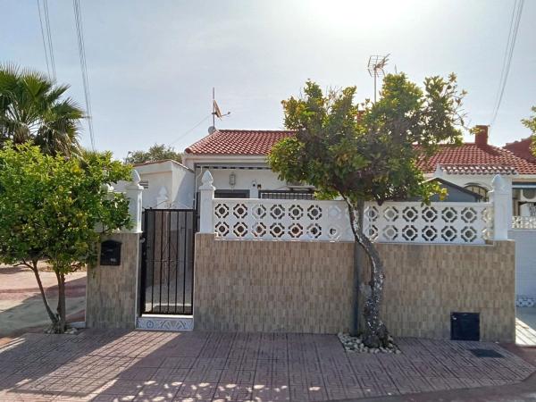Chalet independiente en venta en Casa o chalet en La Siesta - El Salado - Torreta, Torrevieja, Torrevieja
photo 1