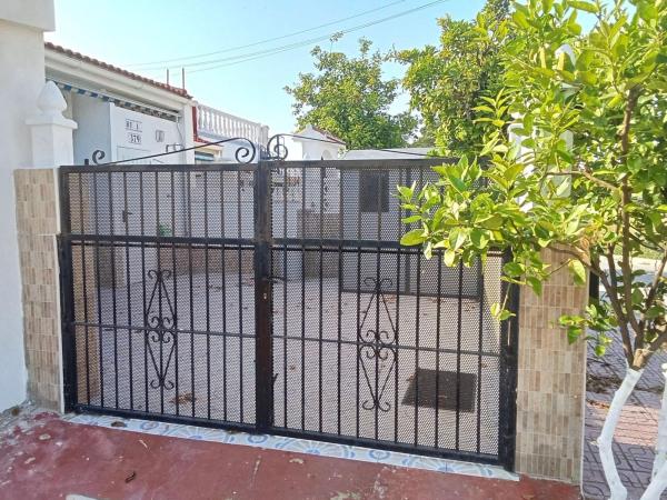 Chalet independiente en venta en Casa o chalet en La Siesta - El Salado - Torreta, Torrevieja, Torrevieja
thumbnail 2
