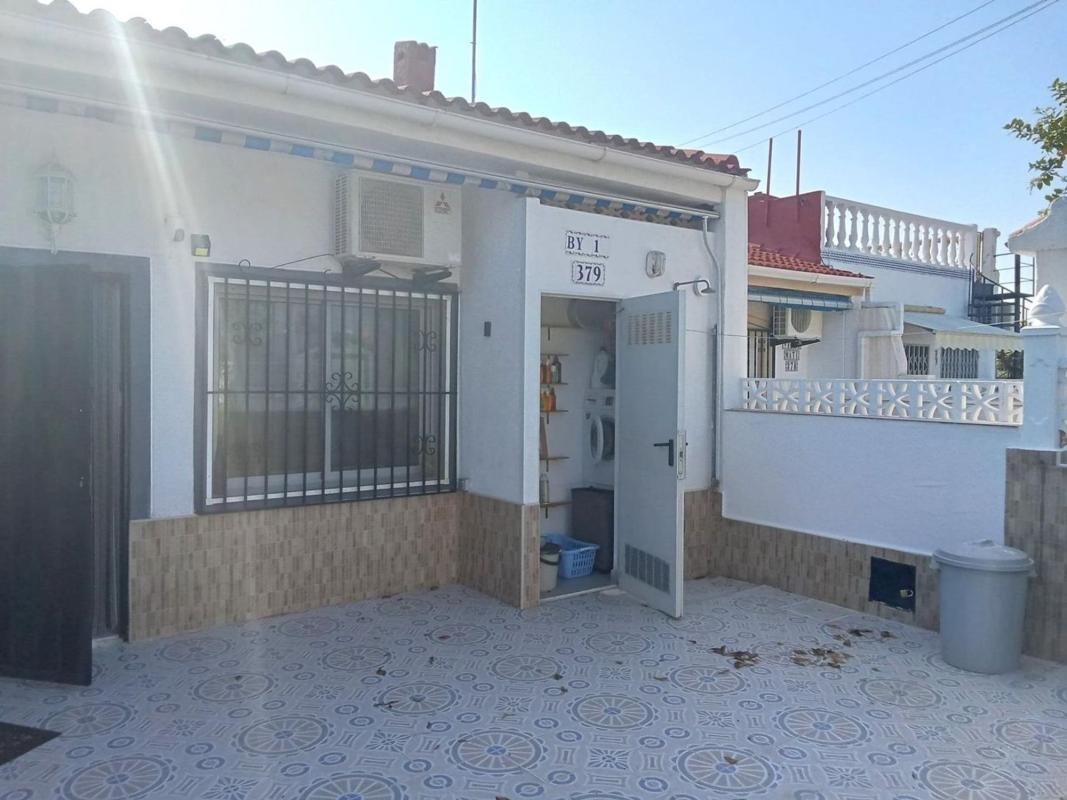 Venta de chalet independiente en Casa o chalet en La Siesta - El Salado - Torreta, Torrevieja, Torrevieja
 photo 3
