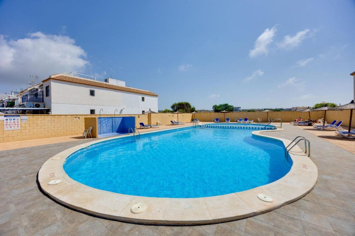 Sprzedaż niezależnego domku jednorodzinnego w Casa o chalet en La Siesta - El Salado - Torreta, Torrevieja, Torrevieja photo 3
