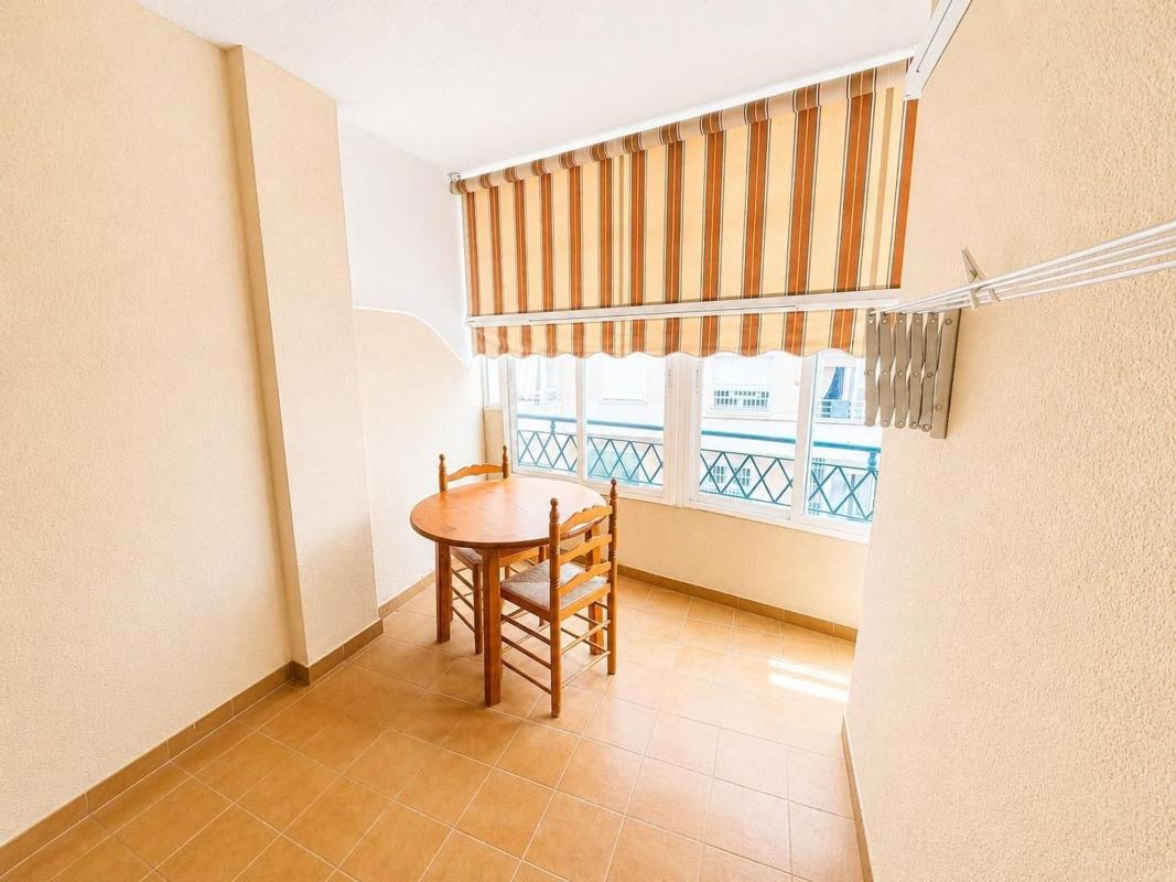 Venta de piso en Piso en Antonio Machado, Torrevieja, Torrevieja
 photo 2