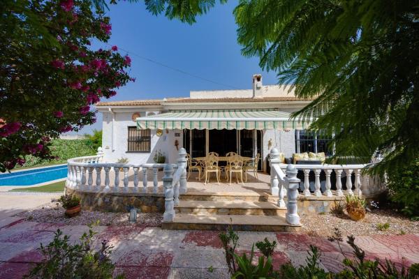Chalet independiente en venta en Casa o chalet en La Siesta - El Salado - Torreta, Torrevieja, Torrevieja
photo 1