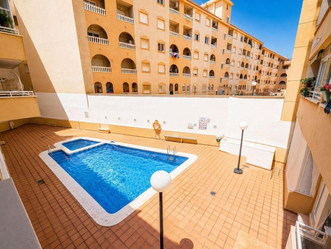 Продажа квартиры на Piso en Antonio Machado, Torrevieja, Торревьеха
photo 1