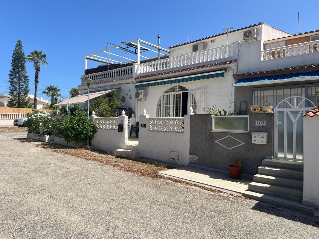 Продажа отдельного шале в  Casa o chalet en La Siesta - El Salado - Torreta, Torrevieja, Торревьеха photo 2