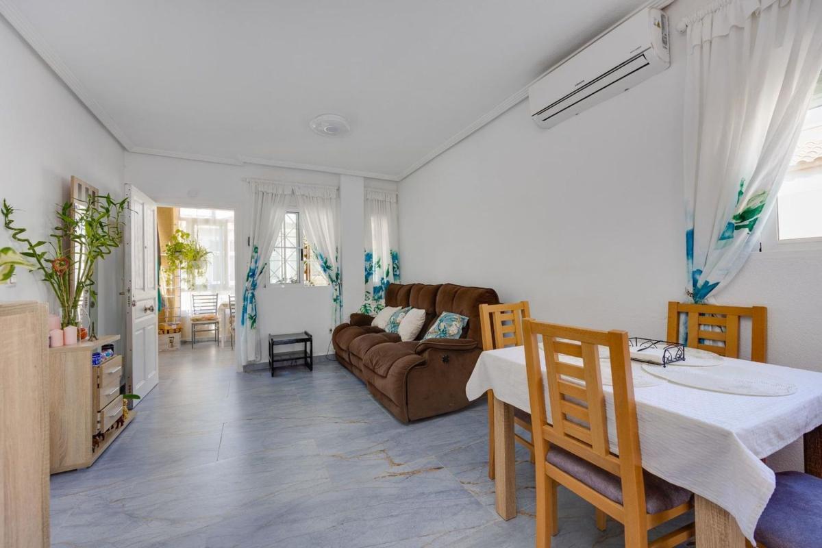 Sprzedaż niezależnego domku jednorodzinnego w  Casa o chalet en Parque Acuático - Sector 25, Torrevieja, Torrevieja photo 2