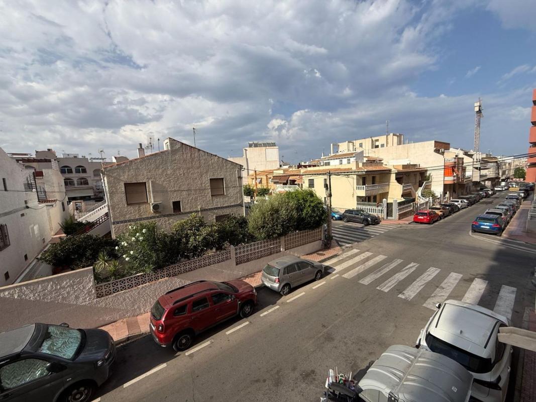Sale of apartment in Piso en Las Piscinas Naturales, Torrevieja, Torrevieja
photo 1