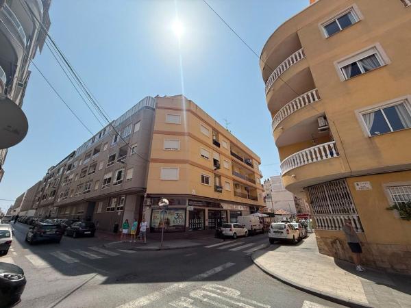 Venta de piso en Piso en Antonio Machado, Torrevieja, Torrevieja
photo 1