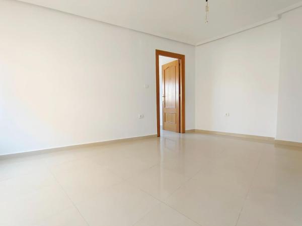 Venta de piso en Piso en Antonio Machado, Torrevieja, Torrevieja
thumbnail 3
