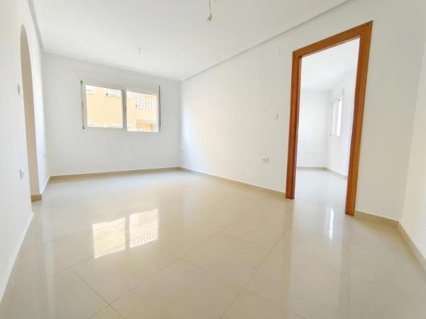 Venta de piso en Piso en Antonio Machado, Torrevieja, Torrevieja
 photo 4