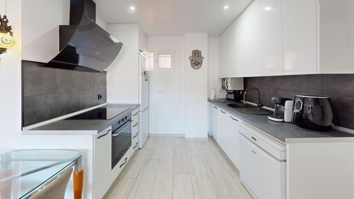Venta de piso en Piso en Calle la Melva, 4, Cabo de las Huertas, Alicante / Alacant, Alicante / Alacant
photo 3