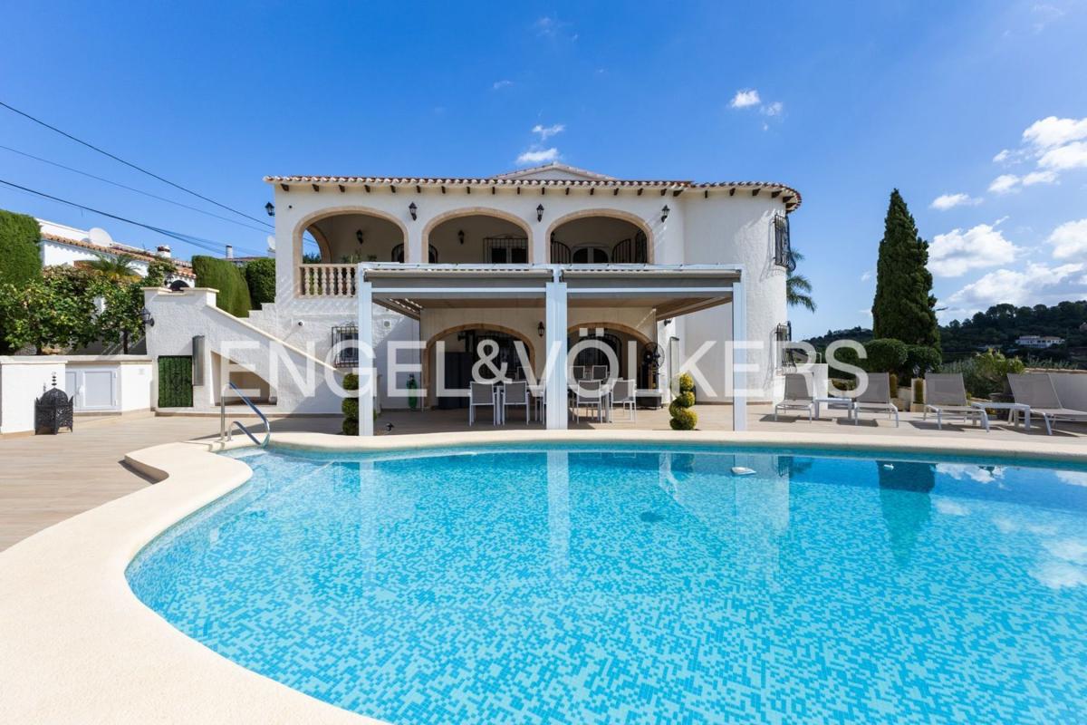 Properties for sale and rent in Spain photo 2