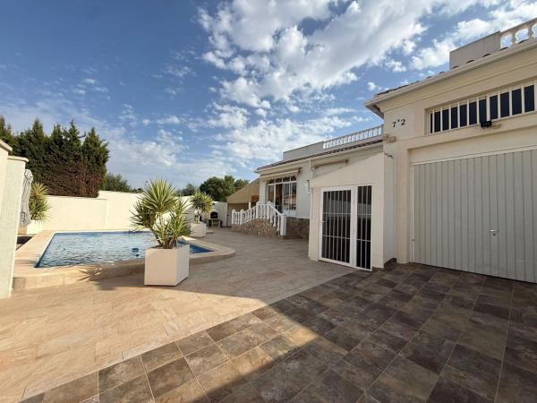 Casa o chalet independiente en Calle Renoir, La Siesta - El Salado - Torreta, Torrevieja photo 1