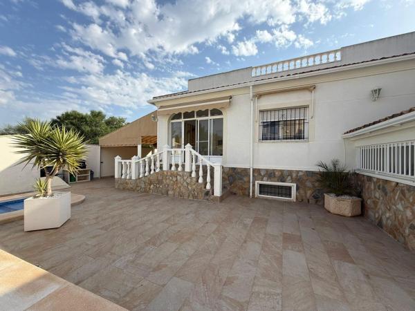 Casa o chalet independiente en Calle Renoir, La Siesta - El Salado - Torreta, Torrevieja photo 4