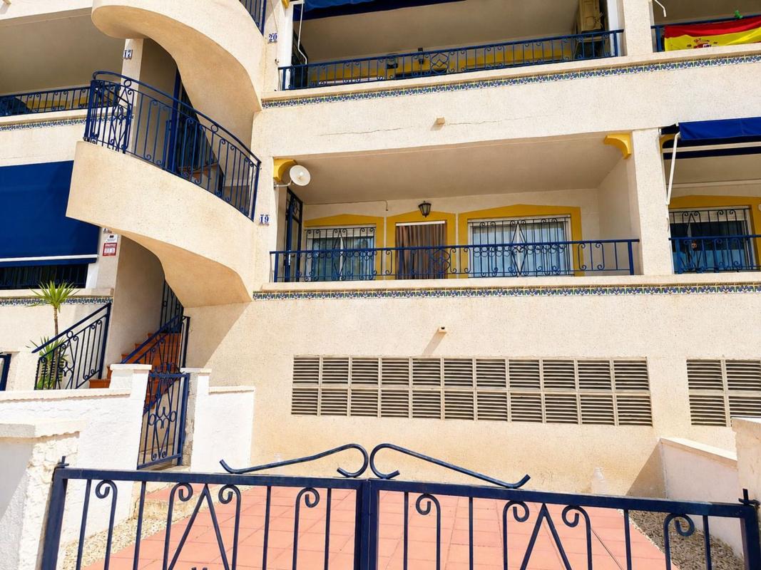 Продажа квартиры на Piso en Calle Cuba, 1, Las Filipinas, Orihuela, Ориуэла
photo 1