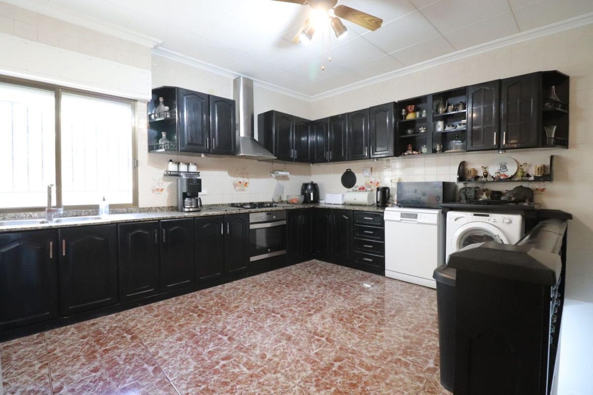 Продажа загородного участка в  Finca rústica en Crevillente , Кревильенте photo 2