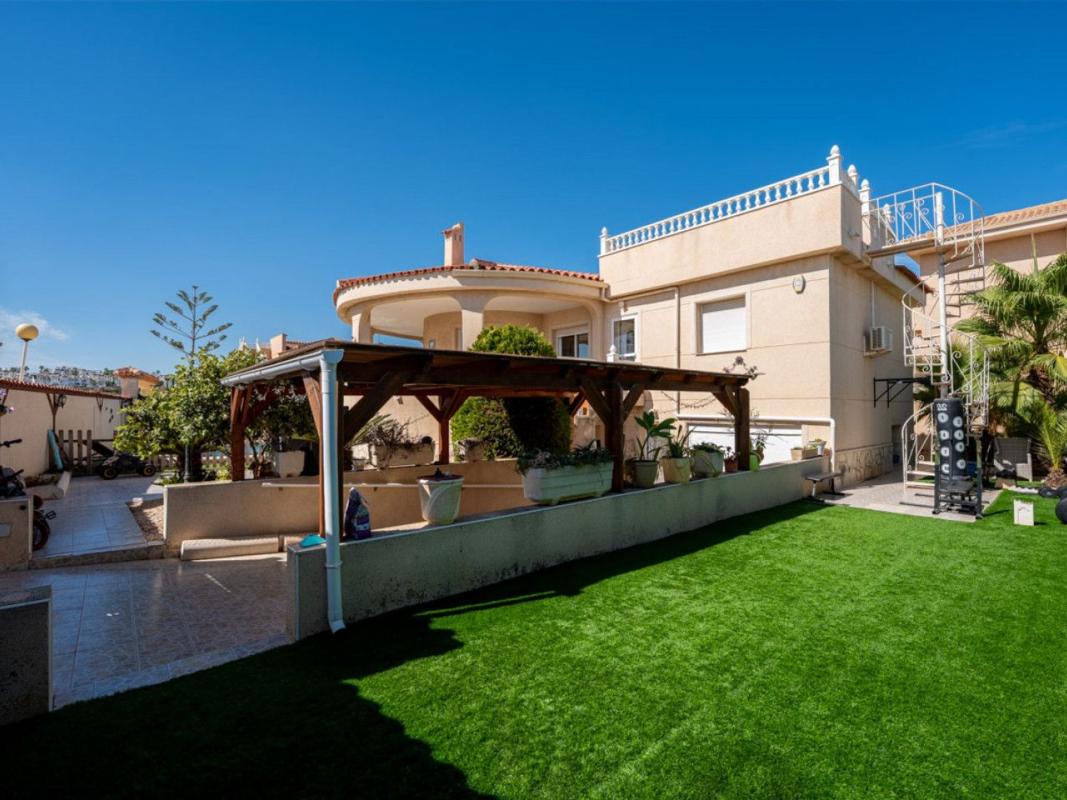 Properties for sale and rent in Spain photo 3