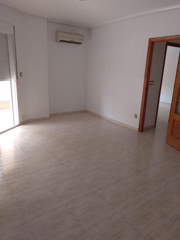 Venta de piso en Piso en Patricio Zammit, Antonio Machado, Torrevieja, Torrevieja
photo 1