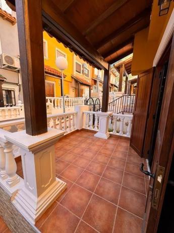 Chalet adosado en Calle Comunidad Valenciana, 1, Miramar - Torre del Moro, Torrevieja thumbnail 2